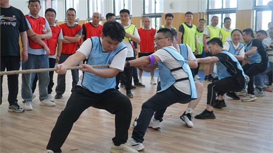 2025麥克威春季運(yùn)動會拔河比賽