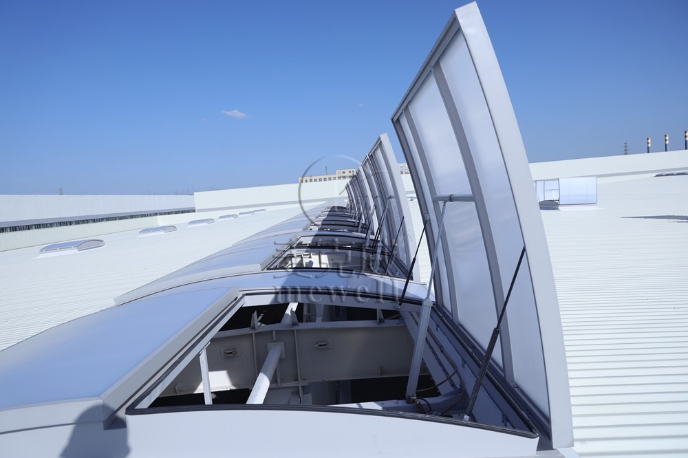 山西圓拱型電動(dòng)采光排煙天窗（上開式）